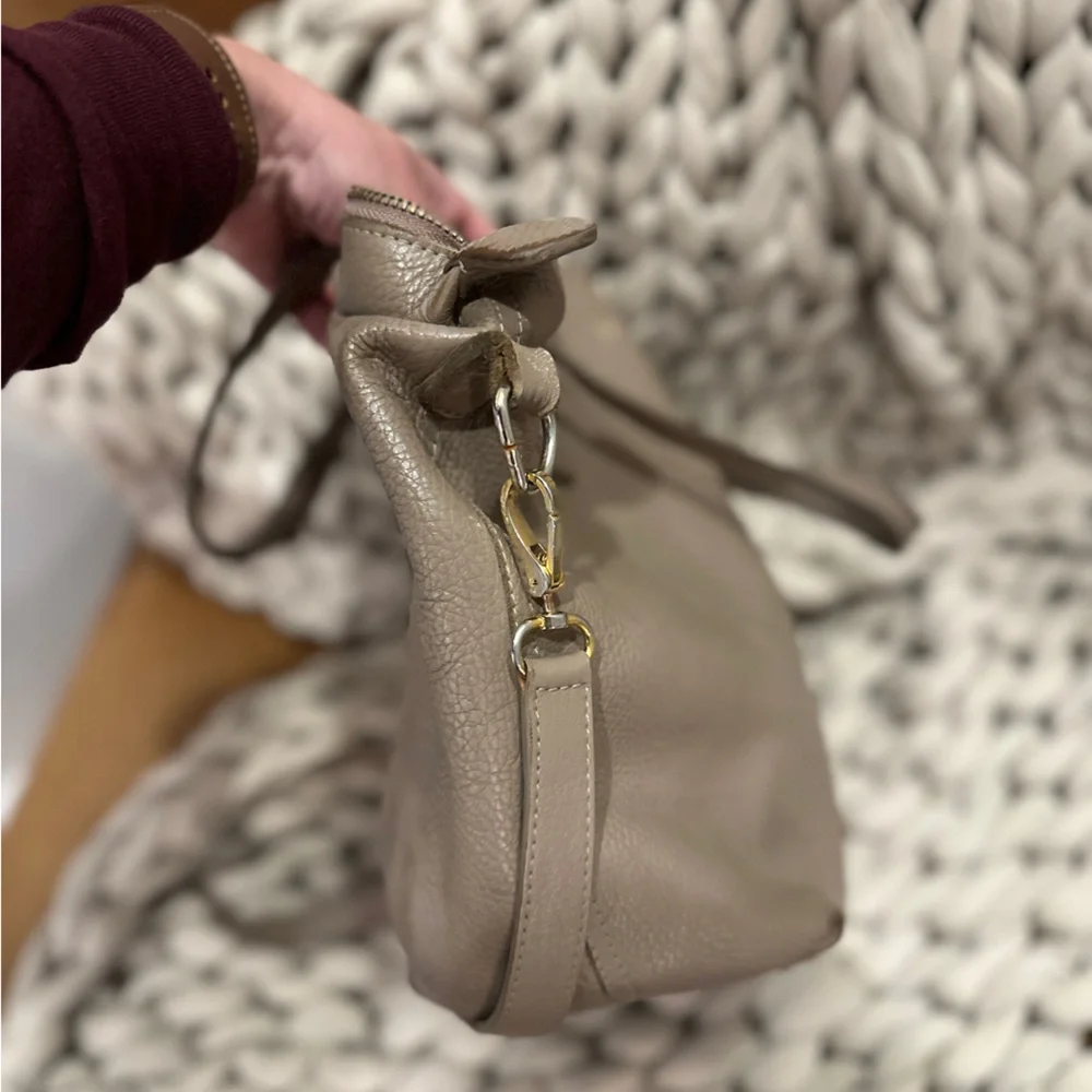 Cuyana Cross-Body Tote - Picture 3 of 13